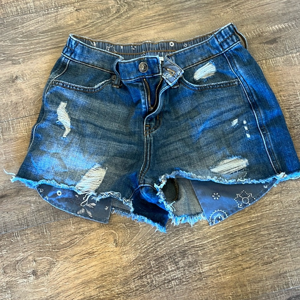 Aerie mom style jean shorts with bandana pockets